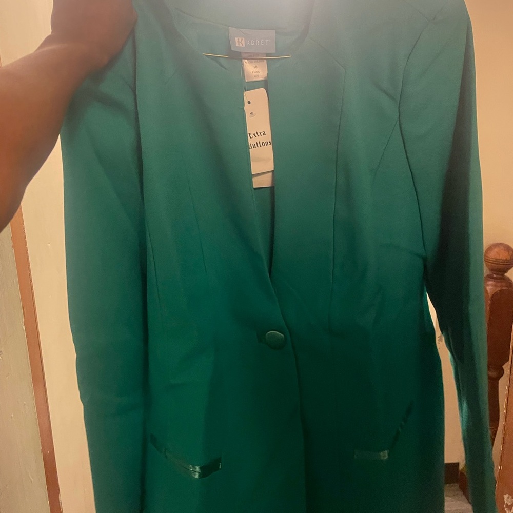 Womans dress suit - Picture 4 of 8